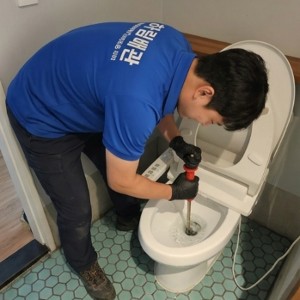 변기를 뜯지 않고 안경을 수거하는 특수 인양 공정